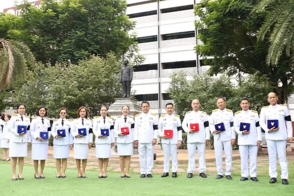 title - ปฏิรูปที่ดินจังหวัดพิษณุโลก เข้ารับพระราชทานเครื่องราชอิสริยาภรณ์ ชั้นสายสะพาย ประจำปี 2568